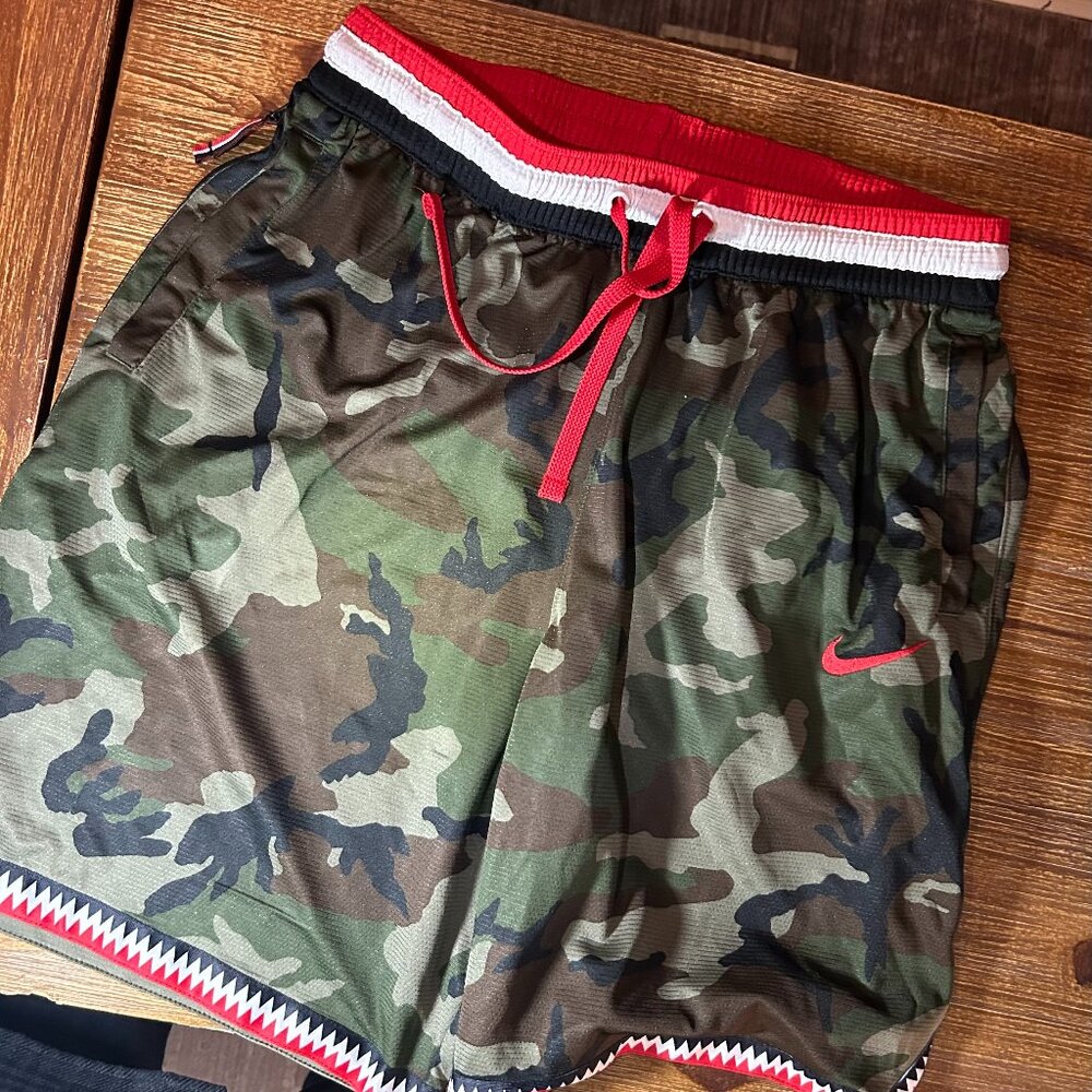 Nike Dri‑Fit Camo Basketball Shorts XL – Red Swoosh, Striped Waistband, Athletic